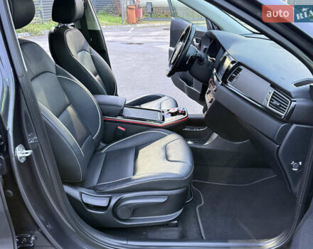 Серый Киа Niro, объемом двигателя 0 л и пробегом 165 тыс. км за 18000 $, фото 80 на Automoto.ua