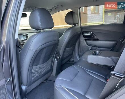 Серый Киа Niro, объемом двигателя 0 л и пробегом 125 тыс. км за 19250 $, фото 50 на Automoto.ua