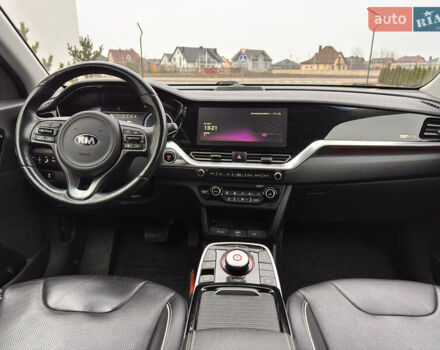 Серый Киа Niro, объемом двигателя 0 л и пробегом 77 тыс. км за 19500 $, фото 25 на Automoto.ua