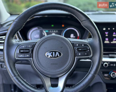Сірий Кіа Niro, об'ємом двигуна 0 л та пробігом 144 тис. км за 18200 $, фото 26 на Automoto.ua