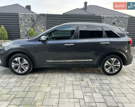 Киа Niro 2020 в Луцке на Automoto.ua Серый Киа Niro, объемом двигателя 0 л и пробегом 130 тыс. км за 19900 $, фото 3 на Automoto.ua