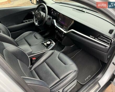 Сірий Кіа Niro, об'ємом двигуна 0 л та пробігом 71 тис. км за 21999 $, фото 76 на Automoto.ua