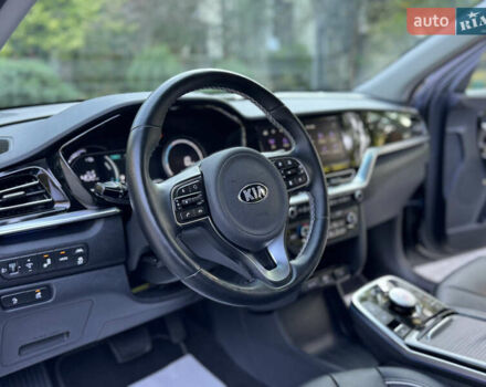 Сірий Кіа Niro, об'ємом двигуна 0 л та пробігом 144 тис. км за 18200 $, фото 24 на Automoto.ua
