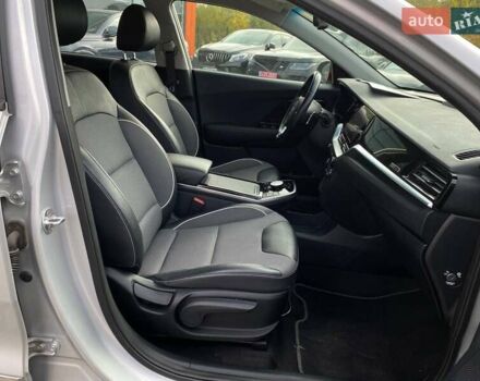 Серый Киа Niro, объемом двигателя 0 л и пробегом 82 тыс. км за 19600 $, фото 24 на Automoto.ua