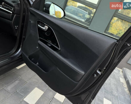 Сірий Кіа Niro, об'ємом двигуна 0 л та пробігом 70 тис. км за 19999 $, фото 65 на Automoto.ua