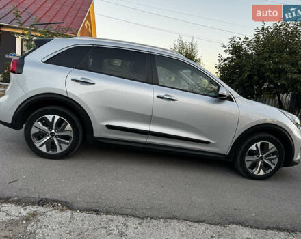 Сірий Кіа Niro, об'ємом двигуна 0 л та пробігом 120 тис. км за 22200 $, фото 16 на Automoto.ua