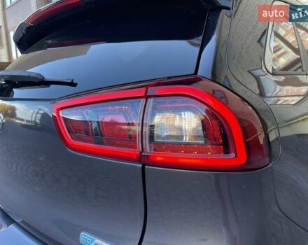 Серый Киа Niro, объемом двигателя 0 л и пробегом 125 тыс. км за 19250 $, фото 28 на Automoto.ua