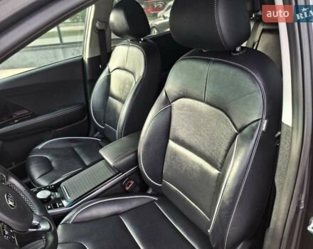 Сірий Кіа Niro, об'ємом двигуна 0 л та пробігом 126 тис. км за 20900 $, фото 21 на Automoto.ua