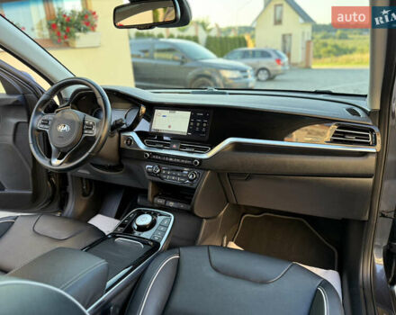 Серый Киа Niro, объемом двигателя 0 л и пробегом 145 тыс. км за 18800 $, фото 79 на Automoto.ua