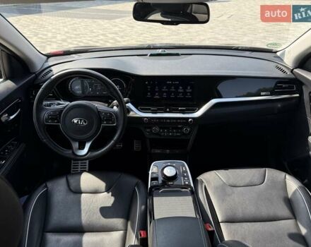 Сірий Кіа Niro, об'ємом двигуна 0 л та пробігом 82 тис. км за 20500 $, фото 22 на Automoto.ua