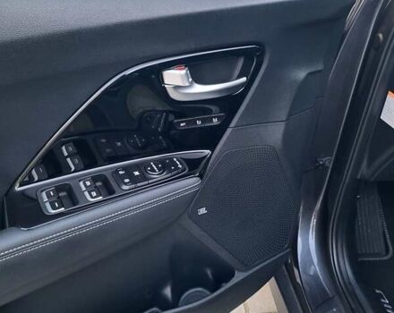 Сірий Кіа Niro, об'ємом двигуна 0 л та пробігом 117 тис. км за 19999 $, фото 8 на Automoto.ua