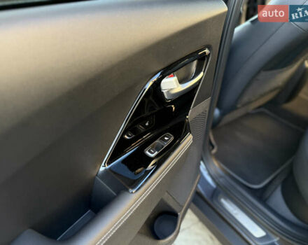 Серый Киа Niro, объемом двигателя 0 л и пробегом 145 тыс. км за 18800 $, фото 91 на Automoto.ua