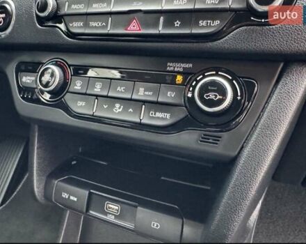 Серый Киа Niro, объемом двигателя 0 л и пробегом 147 тыс. км за 18800 $, фото 33 на Automoto.ua