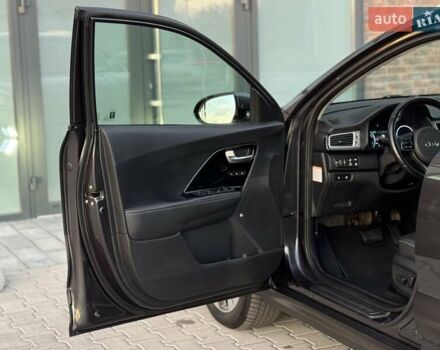Сірий Кіа Niro, об'ємом двигуна 0 л та пробігом 135 тис. км за 17500 $, фото 37 на Automoto.ua
