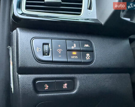 Серый Киа Niro, объемом двигателя 0 л и пробегом 165 тыс. км за 18000 $, фото 50 на Automoto.ua