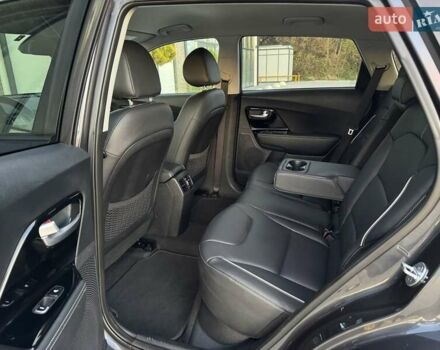 Сірий Кіа Niro, об'ємом двигуна 0 л та пробігом 135 тис. км за 17500 $, фото 60 на Automoto.ua