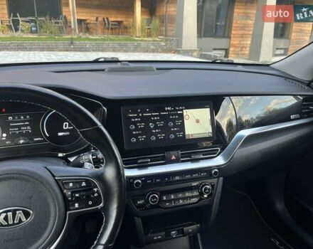 Серый Киа Niro, объемом двигателя 0 л и пробегом 72 тыс. км за 19750 $, фото 32 на Automoto.ua