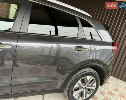 Серый Киа Niro, объемом двигателя 0 л и пробегом 127 тыс. км за 19750 $, фото 17 на Automoto.ua
