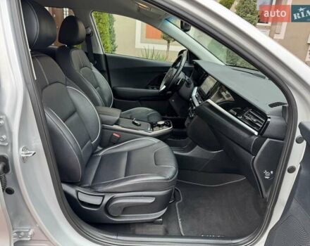 Сірий Кіа Niro, об'ємом двигуна 0 л та пробігом 118 тис. км за 19300 $, фото 109 на Automoto.ua