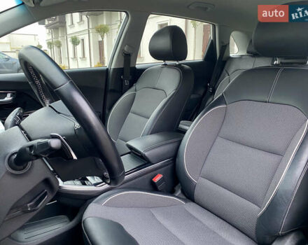 Сірий Кіа Niro, об'ємом двигуна 0 л та пробігом 63 тис. км за 20899 $, фото 32 на Automoto.ua