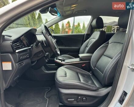 Сірий Кіа Niro, об'ємом двигуна 0 л та пробігом 118 тис. км за 19300 $, фото 67 на Automoto.ua
