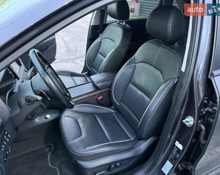 Серый Киа Niro, объемом двигателя 0 л и пробегом 165 тыс. км за 18000 $, фото 47 на Automoto.ua