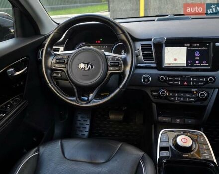 Серый Киа Niro, объемом двигателя 0 л и пробегом 144 тыс. км за 17250 $, фото 29 на Automoto.ua