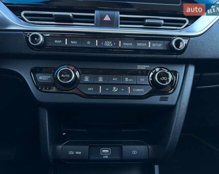 Сірий Кіа Niro, об'ємом двигуна 0 л та пробігом 58 тис. км за 23400 $, фото 66 на Automoto.ua