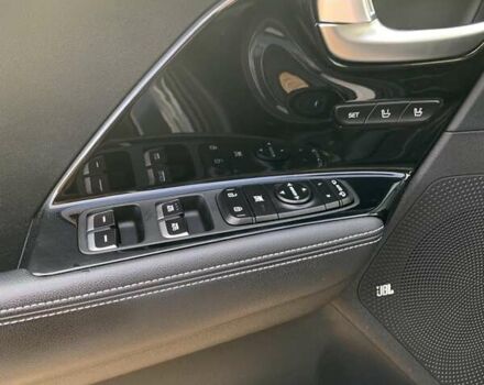 Сірий Кіа Niro, об'ємом двигуна 0 л та пробігом 128 тис. км за 18950 $, фото 17 на Automoto.ua