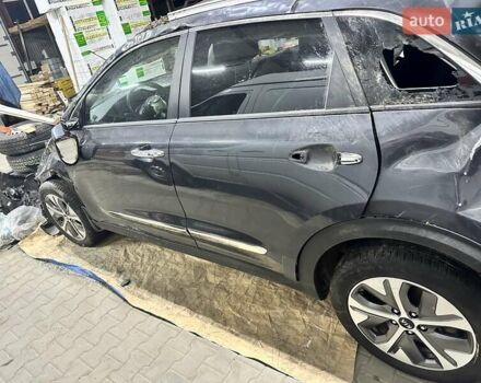 Сірий Кіа Niro, об'ємом двигуна 0 л та пробігом 149 тис. км за 7900 $, фото 4 на Automoto.ua