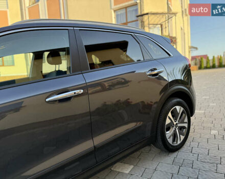 Серый Киа Niro, объемом двигателя 0 л и пробегом 145 тыс. км за 18800 $, фото 31 на Automoto.ua