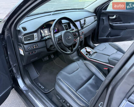 Серый Киа Niro, объемом двигателя 0 л и пробегом 165 тыс. км за 18000 $, фото 45 на Automoto.ua