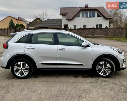 Серый Киа Niro, объемом двигателя 0 л и пробегом 95 тыс. км за 17200 $, фото 3 на Automoto.ua