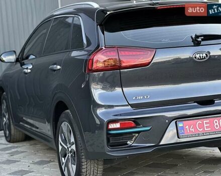 Серый Киа Niro, объемом двигателя 0 л и пробегом 88 тыс. км за 18500 $, фото 8 на Automoto.ua