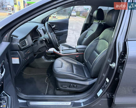 Серый Киа Niro, объемом двигателя 0 л и пробегом 165 тыс. км за 18000 $, фото 46 на Automoto.ua
