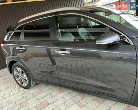 Серый Киа Niro, объемом двигателя 0 л и пробегом 127 тыс. км за 19750 $, фото 23 на Automoto.ua