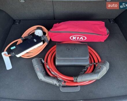 Сірий Кіа Niro, об'ємом двигуна 0 л та пробігом 118 тис. км за 19300 $, фото 132 на Automoto.ua