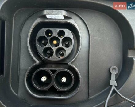 Сірий Кіа Niro, об'ємом двигуна 0 л та пробігом 97 тис. км за 22600 $, фото 4 на Automoto.ua