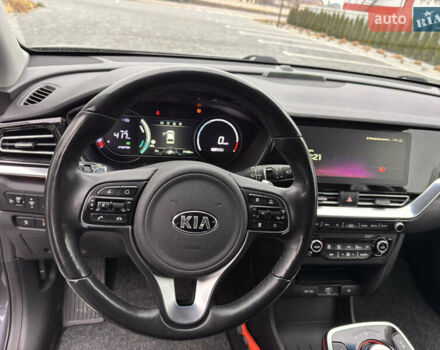 Серый Киа Niro, объемом двигателя 0 л и пробегом 77 тыс. км за 19500 $, фото 19 на Automoto.ua