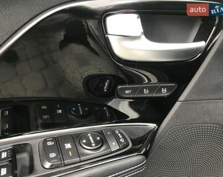 Серый Киа Niro, объемом двигателя 0 л и пробегом 90 тыс. км за 19900 $, фото 31 на Automoto.ua