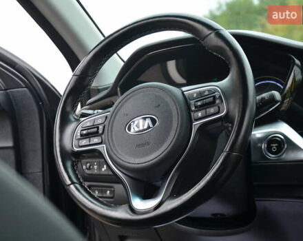 Серый Киа Niro, объемом двигателя 0 л и пробегом 77 тыс. км за 19950 $, фото 66 на Automoto.ua