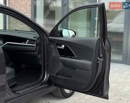 Серый Киа Niro, объемом двигателя 0 л и пробегом 150 тыс. км за 18500 $, фото 54 на Automoto.ua