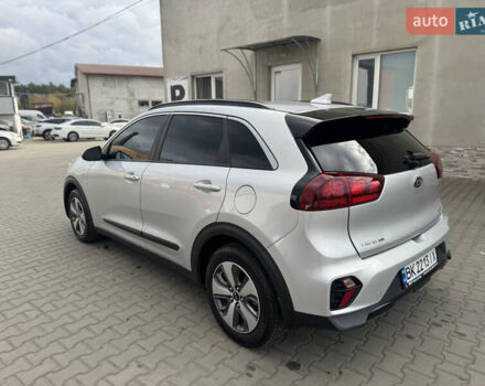 Сірий Кіа Niro, об'ємом двигуна 1.58 л та пробігом 241 тис. км за 13900 $, фото 4 на Automoto.ua