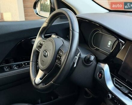 Сірий Кіа Niro, об'ємом двигуна 0 л та пробігом 118 тис. км за 20499 $, фото 45 на Automoto.ua