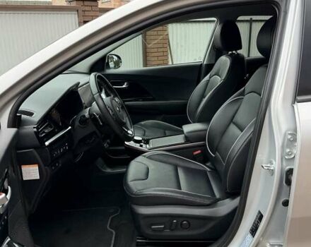 Сірий Кіа Niro, об'ємом двигуна 0 л та пробігом 71 тис. км за 21999 $, фото 35 на Automoto.ua