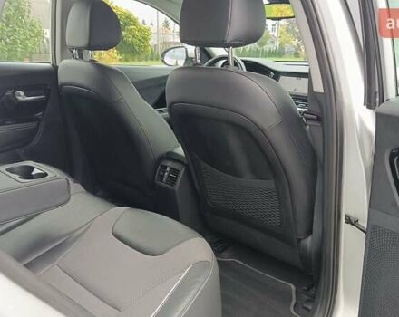 Серый Киа Niro, объемом двигателя 0 л и пробегом 82 тыс. км за 19500 $, фото 27 на Automoto.ua