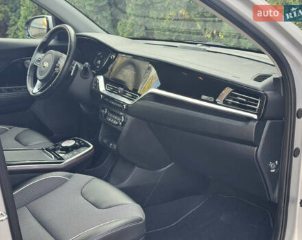 Сірий Кіа Niro, об'ємом двигуна 0 л та пробігом 141 тис. км за 17799 $, фото 39 на Automoto.ua