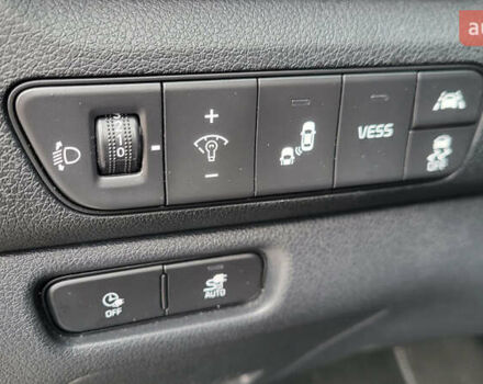 Сірий Кіа Niro, об'ємом двигуна 0 л та пробігом 106 тис. км за 20950 $, фото 12 на Automoto.ua