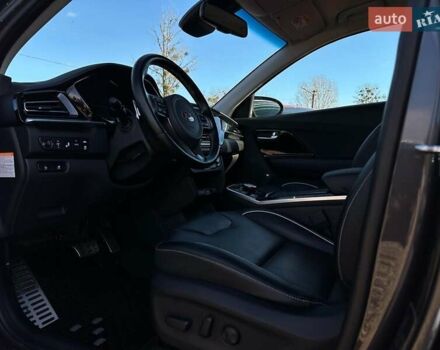 Сірий Кіа Niro, об'ємом двигуна 0 л та пробігом 100 тис. км за 21900 $, фото 37 на Automoto.ua