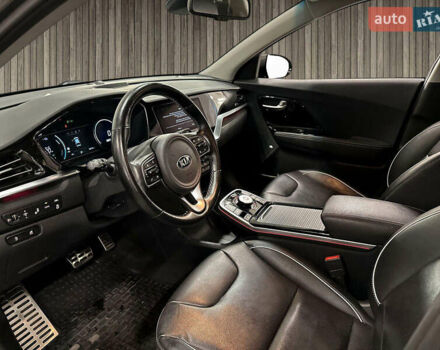 Серый Киа Niro, объемом двигателя 0 л и пробегом 98 тыс. км за 16400 $, фото 5 на Automoto.ua